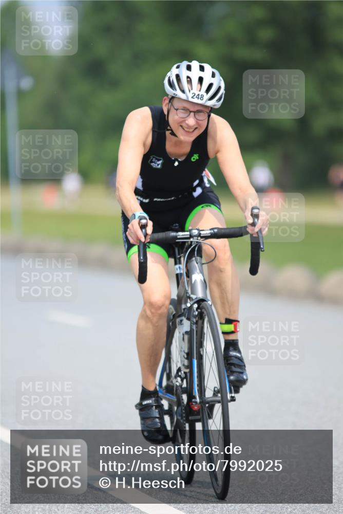 21.06.2025 - 27. Vierlanden-Triathlon H.Heesch http://msf.ph/oto/7992025 15.06.2025 11:58:00 Radfahren 248, 928, 952 meine-sportfotos.de