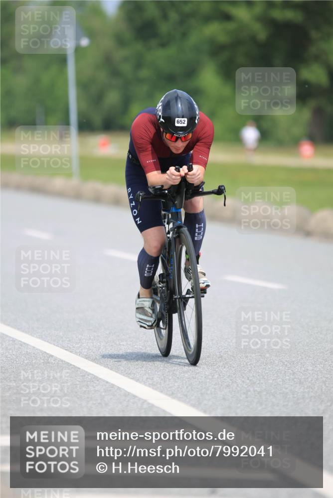 21.06.2025 - 27. Vierlanden-Triathlon H.Heesch http://msf.ph/oto/7992041 15.06.2025 11:58:16 Radfahren 652, 671, 772, 824 meine-sportfotos.de