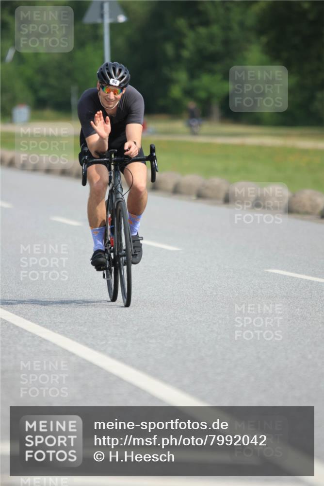 15.06.2025 - 27. Vierlanden-Triathlon H.Heesch http://msf.ph/oto/7992042 15.06.2025 10:05:08 Radfahren 84, 147, 228, 260, 323 meine-sportfotos.de