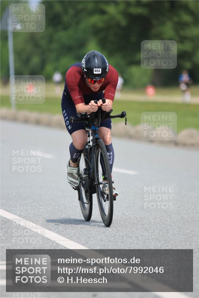 21.06.2025 - 27. Vierlanden-Triathlon H.Heesch http://msf.ph/oto/7992046 15.06.2025 11:58:16 Radfahren 652, 671, 772, 824 meine-sportfotos.de