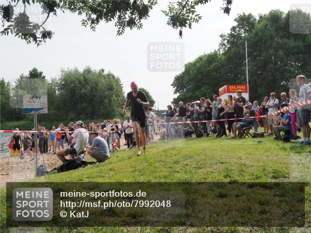 15.06.2025 - 27. Vierlanden-Triathlon KatJ http://msf.ph/oto/7992048 15.06.2025 09:52:02 Schwimmen 282, 288, 292 meine-sportfotos.de