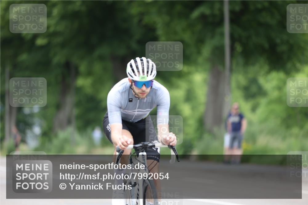 15.06.2025 - 7 Türme Triathlon Yannick Fuchs http://msf.ph/oto/7992054 15.06.2025 11:59:47 Radfahren 277 meine-sportfotos.de