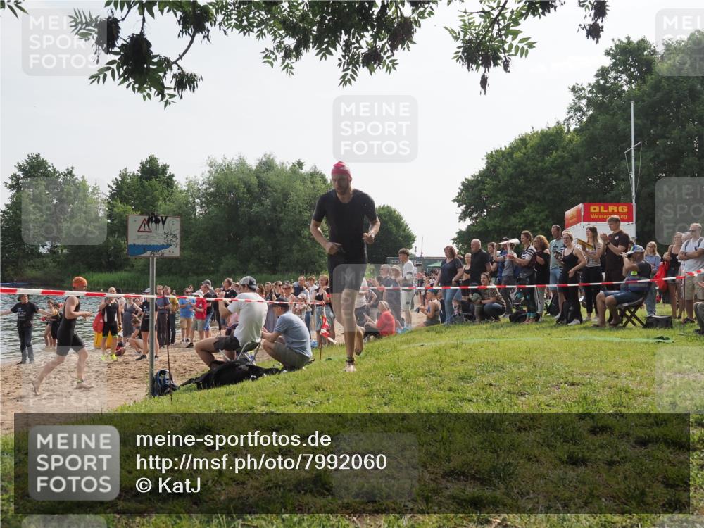 15.06.2025 - 27. Vierlanden-Triathlon KatJ http://msf.ph/oto/7992060 15.06.2025 09:52:03 Schwimmen 282, 288, 292 meine-sportfotos.de