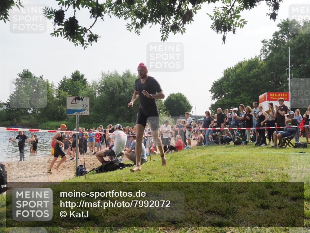 15.06.2025 - 27. Vierlanden-Triathlon KatJ http://msf.ph/oto/7992072 15.06.2025 09:52:03 Schwimmen 282, 288, 292 meine-sportfotos.de
