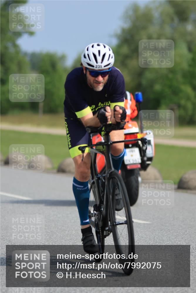 15.06.2025 - 27. Vierlanden-Triathlon H.Heesch http://msf.ph/oto/7992075 15.06.2025 10:05:47 Radfahren 81, 233, 235, 320, 353 meine-sportfotos.de