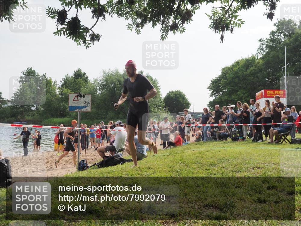 15.06.2025 - 27. Vierlanden-Triathlon KatJ http://msf.ph/oto/7992079 15.06.2025 09:52:03 Schwimmen 282, 288, 292 meine-sportfotos.de