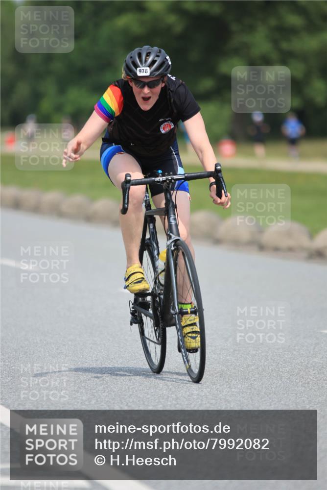 21.06.2025 - 27. Vierlanden-Triathlon H.Heesch http://msf.ph/oto/7992082 15.06.2025 11:58:42 Radfahren 213, 682, 771, 861, 927, 963 meine-sportfotos.de