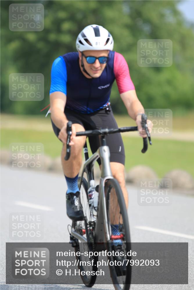 15.06.2025 - 27. Vierlanden-Triathlon H.Heesch http://msf.ph/oto/7992093 15.06.2025 10:05:53 Radfahren 81, 185, 233, 320, 353 meine-sportfotos.de