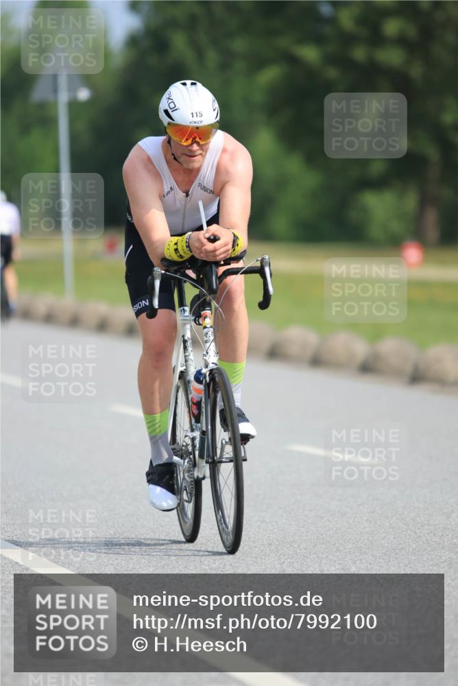 15.06.2025 - 27. Vierlanden-Triathlon H.Heesch http://msf.ph/oto/7992100 15.06.2025 10:06:02 Radfahren 38, 115, 180, 185, 300, 330, 343 meine-sportfotos.de
