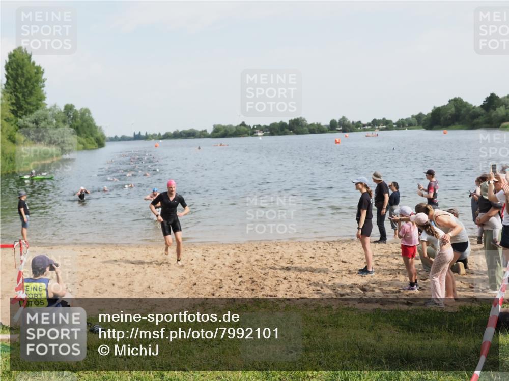 21.06.2025 - 27. Vierlanden-Triathlon MichiJ http://msf.ph/oto/7992101 15.06.2026 09:54:36 Schwimmen 262, 294, 318, 354 meine-sportfotos.de
