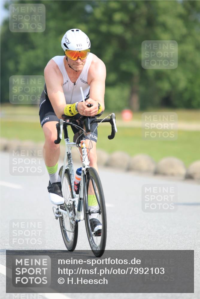 15.06.2025 - 27. Vierlanden-Triathlon H.Heesch http://msf.ph/oto/7992103 15.06.2025 10:06:02 Radfahren 38, 115, 180, 185, 300, 330, 343 meine-sportfotos.de