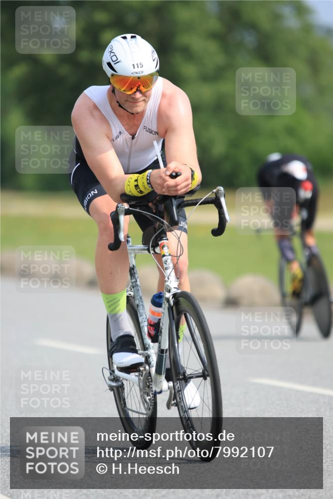 15.06.2025 - 27. Vierlanden-Triathlon H.Heesch http://msf.ph/oto/7992107 15.06.2025 10:06:02 Radfahren 38, 115, 180, 185, 300, 330, 343 meine-sportfotos.de