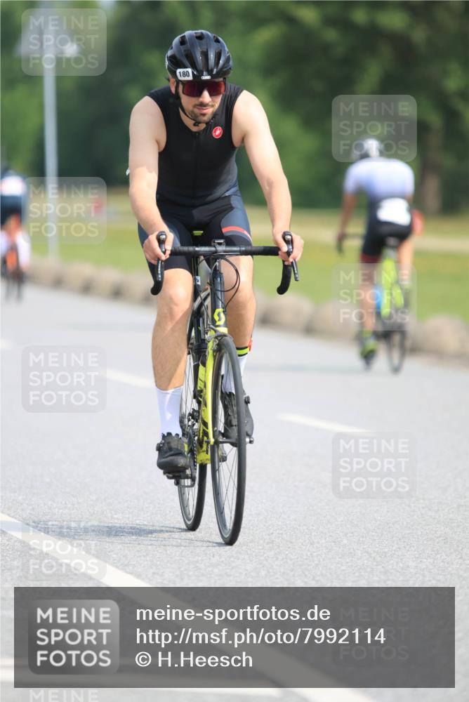 15.06.2025 - 27. Vierlanden-Triathlon H.Heesch http://msf.ph/oto/7992114 15.06.2025 10:06:10 Radfahren 63, 180, 330, 340 meine-sportfotos.de