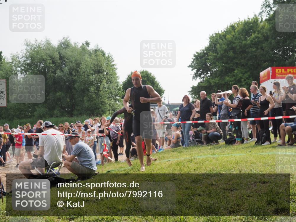 15.06.2025 - 27. Vierlanden-Triathlon KatJ http://msf.ph/oto/7992116 15.06.2025 09:52:06 Schwimmen 282, 288, 292 meine-sportfotos.de