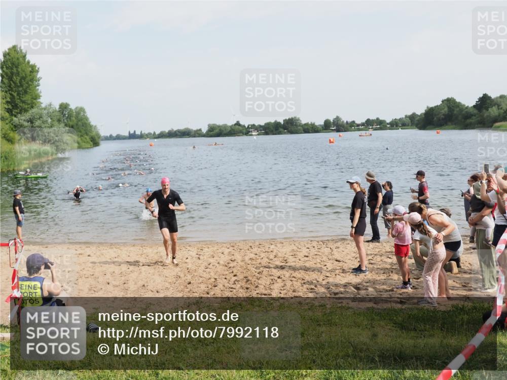 21.06.2025 - 27. Vierlanden-Triathlon MichiJ http://msf.ph/oto/7992118 15.06.2026 09:54:36 Schwimmen 262, 294, 318, 354 meine-sportfotos.de