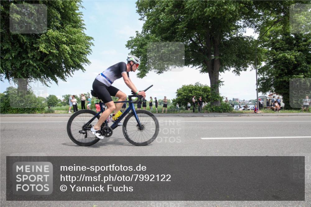 15.06.2025 - 7 Türme Triathlon Yannick Fuchs http://msf.ph/oto/7992122 15.06.2025 13:26:37 Radfahren 400, 667, 719 meine-sportfotos.de