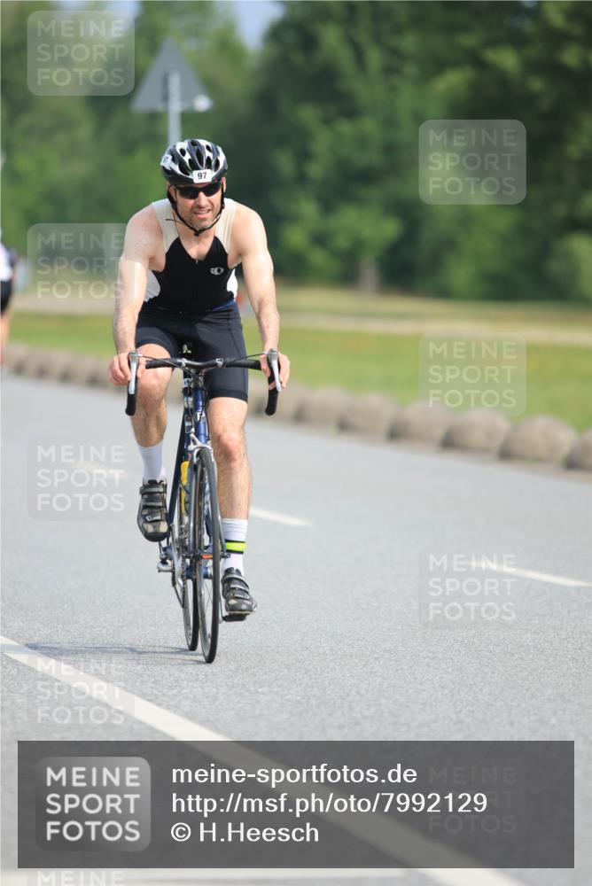 15.06.2025 - 27. Vierlanden-Triathlon H.Heesch http://msf.ph/oto/7992129 15.06.2025 10:06:18 Radfahren 17, 63, 97, 106, 127, 154, 287 meine-sportfotos.de