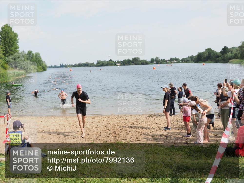21.06.2025 - 27. Vierlanden-Triathlon MichiJ http://msf.ph/oto/7992136 15.06.2026 09:54:37 Schwimmen 262, 294, 318, 354 meine-sportfotos.de