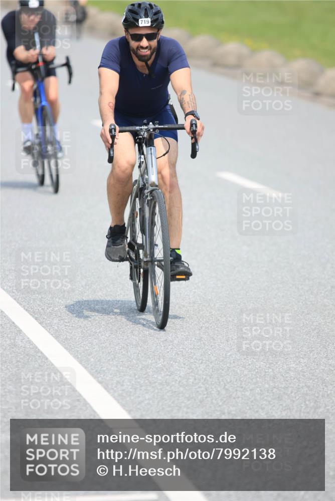 21.06.2025 - 27. Vierlanden-Triathlon H.Heesch http://msf.ph/oto/7992138 15.06.2025 11:59:36 Radfahren 661, 672, 719, 757, 811, 921 meine-sportfotos.de