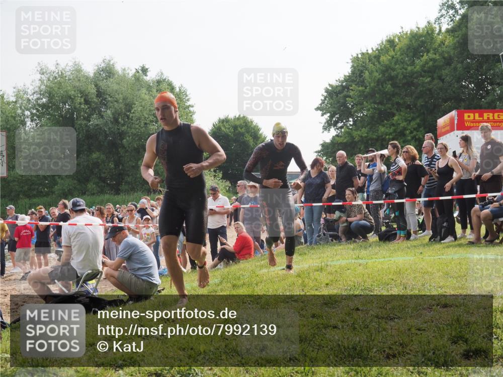 15.06.2025 - 27. Vierlanden-Triathlon KatJ http://msf.ph/oto/7992139 15.06.2025 09:52:07 Schwimmen 282, 288, 292 meine-sportfotos.de