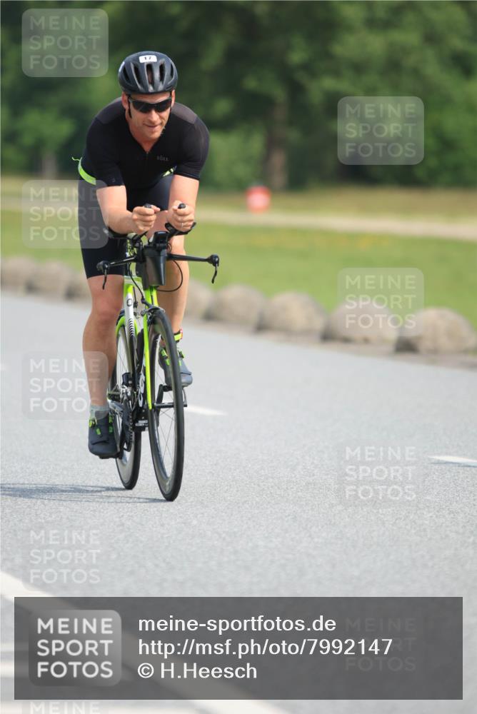 15.06.2025 - 27. Vierlanden-Triathlon H.Heesch http://msf.ph/oto/7992147 15.06.2025 10:06:22 Radfahren 7, 17, 97, 106, 127, 154, 275, 287 meine-sportfotos.de