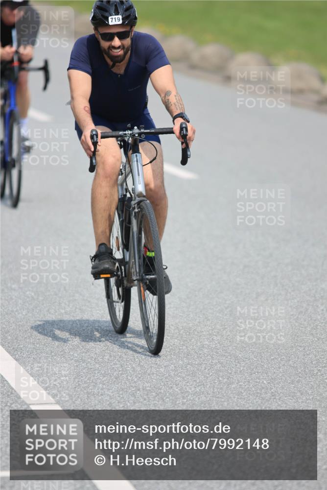 21.06.2025 - 27. Vierlanden-Triathlon H.Heesch http://msf.ph/oto/7992148 15.06.2025 11:59:36 Radfahren 661, 672, 719, 757, 811, 921 meine-sportfotos.de