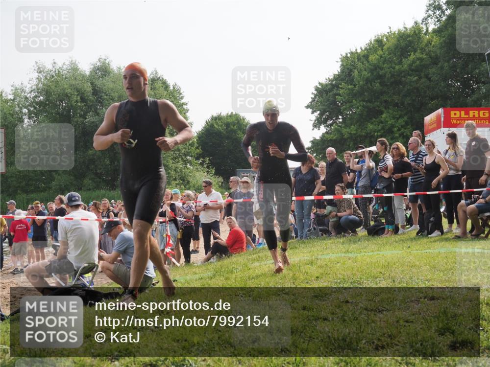 15.06.2025 - 27. Vierlanden-Triathlon KatJ http://msf.ph/oto/7992154 15.06.2025 09:52:07 Schwimmen 282, 288, 292 meine-sportfotos.de