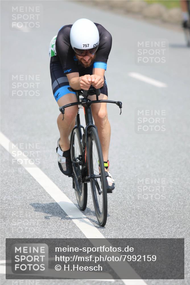 21.06.2025 - 27. Vierlanden-Triathlon H.Heesch http://msf.ph/oto/7992159 15.06.2025 11:59:45 Radfahren 757, 811, 919 meine-sportfotos.de