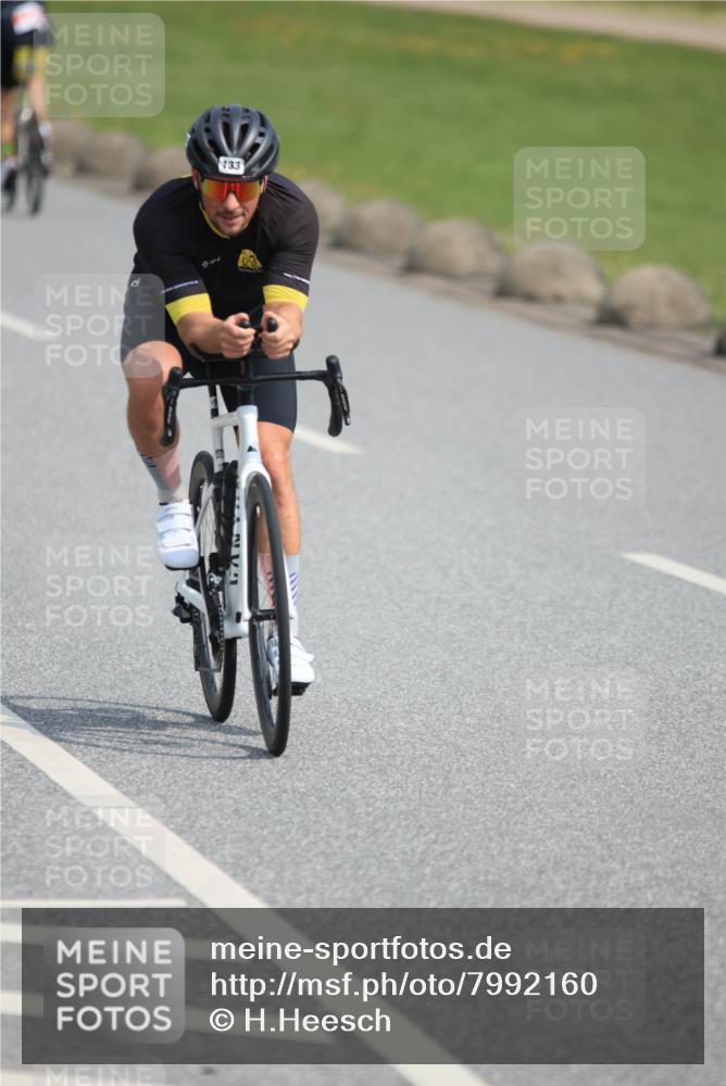 15.06.2025 - 27. Vierlanden-Triathlon H.Heesch http://msf.ph/oto/7992160 15.06.2025 10:08:29 Radfahren 133, 236 meine-sportfotos.de