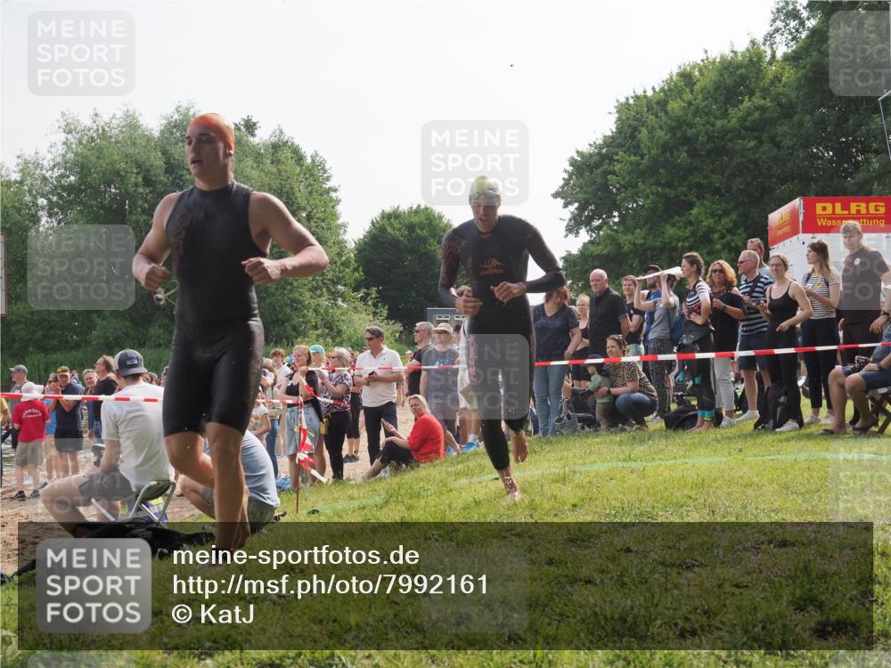 15.06.2025 - 27. Vierlanden-Triathlon KatJ http://msf.ph/oto/7992161 15.06.2025 09:52:07 Schwimmen 282, 288, 292 meine-sportfotos.de