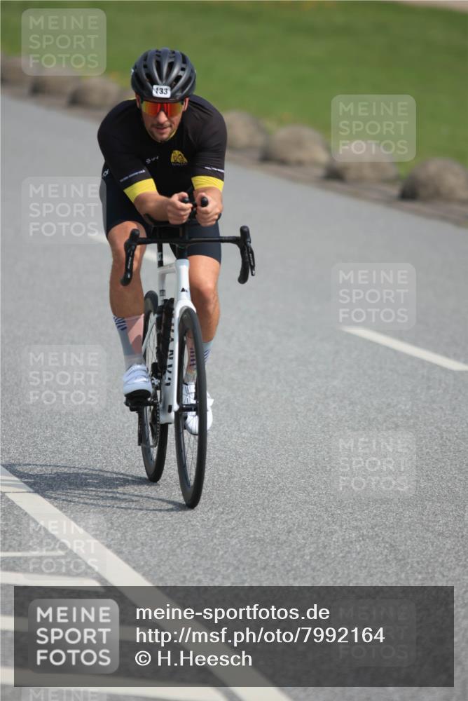 15.06.2025 - 27. Vierlanden-Triathlon H.Heesch http://msf.ph/oto/7992164 15.06.2025 10:08:29 Radfahren 133, 236 meine-sportfotos.de