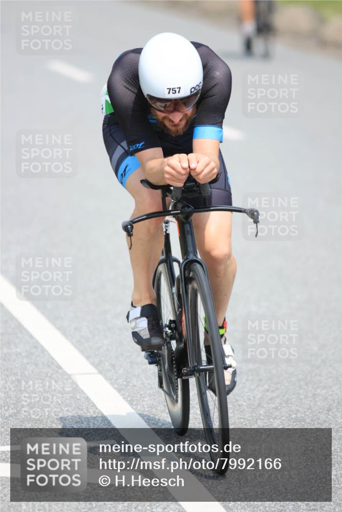 21.06.2025 - 27. Vierlanden-Triathlon H.Heesch http://msf.ph/oto/7992166 15.06.2025 11:59:45 Radfahren 757, 811, 919 meine-sportfotos.de