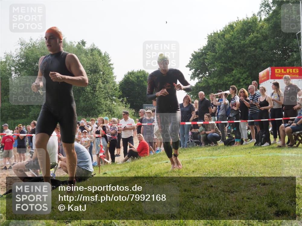 15.06.2025 - 27. Vierlanden-Triathlon KatJ http://msf.ph/oto/7992168 15.06.2025 09:52:07 Schwimmen 282, 288, 292 meine-sportfotos.de