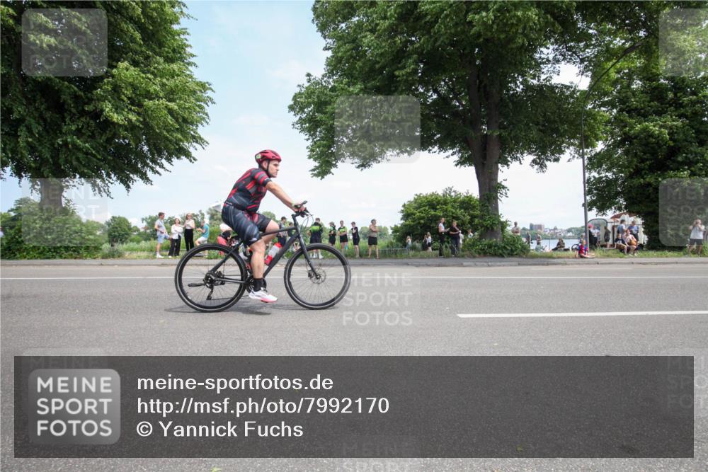 15.06.2025 - 7 Türme Triathlon Yannick Fuchs http://msf.ph/oto/7992170 15.06.2025 13:26:42 Radfahren 400, 667, 1071, 1153 meine-sportfotos.de