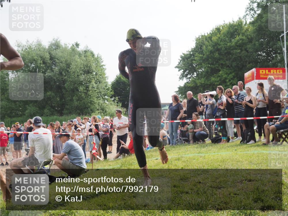 15.06.2025 - 27. Vierlanden-Triathlon KatJ http://msf.ph/oto/7992179 15.06.2025 09:52:08 Schwimmen 282, 288, 292 meine-sportfotos.de