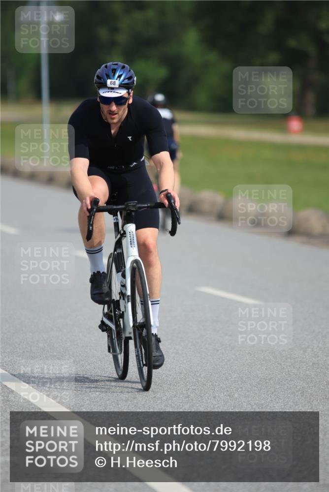 15.06.2025 - 27. Vierlanden-Triathlon H.Heesch http://msf.ph/oto/7992198 15.06.2025 10:09:20 Radfahren 23, 68, 169 meine-sportfotos.de