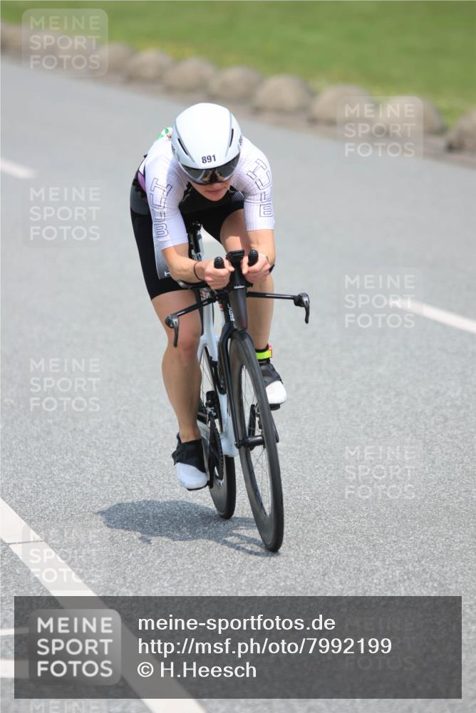 21.06.2025 - 27. Vierlanden-Triathlon H.Heesch http://msf.ph/oto/7992199 15.06.2025 11:59:56 Radfahren 776, 891 meine-sportfotos.de