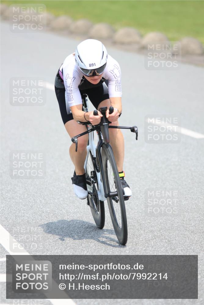21.06.2025 - 27. Vierlanden-Triathlon H.Heesch http://msf.ph/oto/7992214 15.06.2025 11:59:56 Radfahren 776, 891 meine-sportfotos.de
