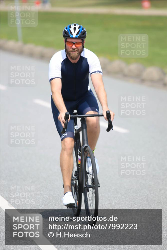 21.06.2025 - 27. Vierlanden-Triathlon H.Heesch http://msf.ph/oto/7992223 15.06.2025 12:00:02 Radfahren 776, 825 meine-sportfotos.de