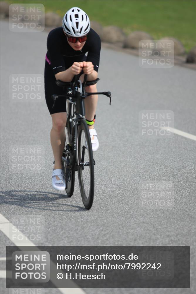 15.06.2025 - 27. Vierlanden-Triathlon H.Heesch http://msf.ph/oto/7992242 15.06.2025 10:10:52 Radfahren 10, 172 meine-sportfotos.de