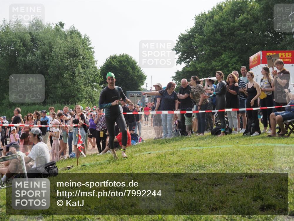 15.06.2025 - 27. Vierlanden-Triathlon KatJ http://msf.ph/oto/7992244 15.06.2025 09:52:48 Schwimmen 313 meine-sportfotos.de