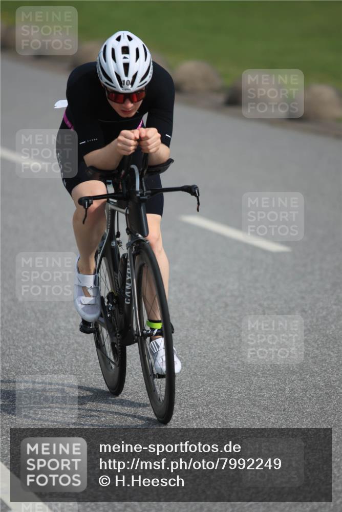 15.06.2025 - 27. Vierlanden-Triathlon H.Heesch http://msf.ph/oto/7992249 15.06.2025 10:10:53 Radfahren 10, 172 meine-sportfotos.de