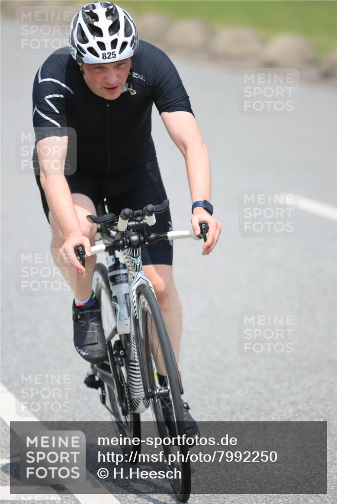 21.06.2025 - 27. Vierlanden-Triathlon H.Heesch http://msf.ph/oto/7992250 15.06.2025 12:00:08 Radfahren 785, 825 meine-sportfotos.de