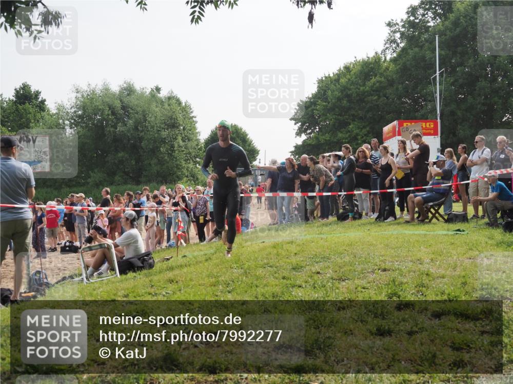 15.06.2025 - 27. Vierlanden-Triathlon KatJ http://msf.ph/oto/7992277 15.06.2025 09:52:49 Schwimmen 313 meine-sportfotos.de