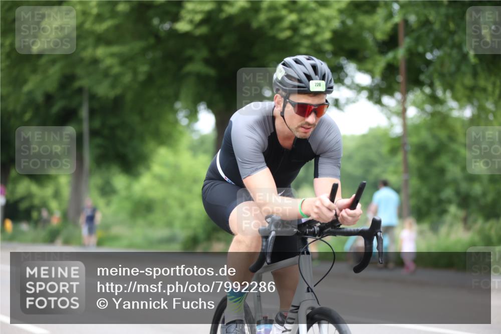 15.06.2025 - 7 Türme Triathlon Yannick Fuchs http://msf.ph/oto/7992286 15.06.2025 12:00:59 Radfahren 213, 228 meine-sportfotos.de