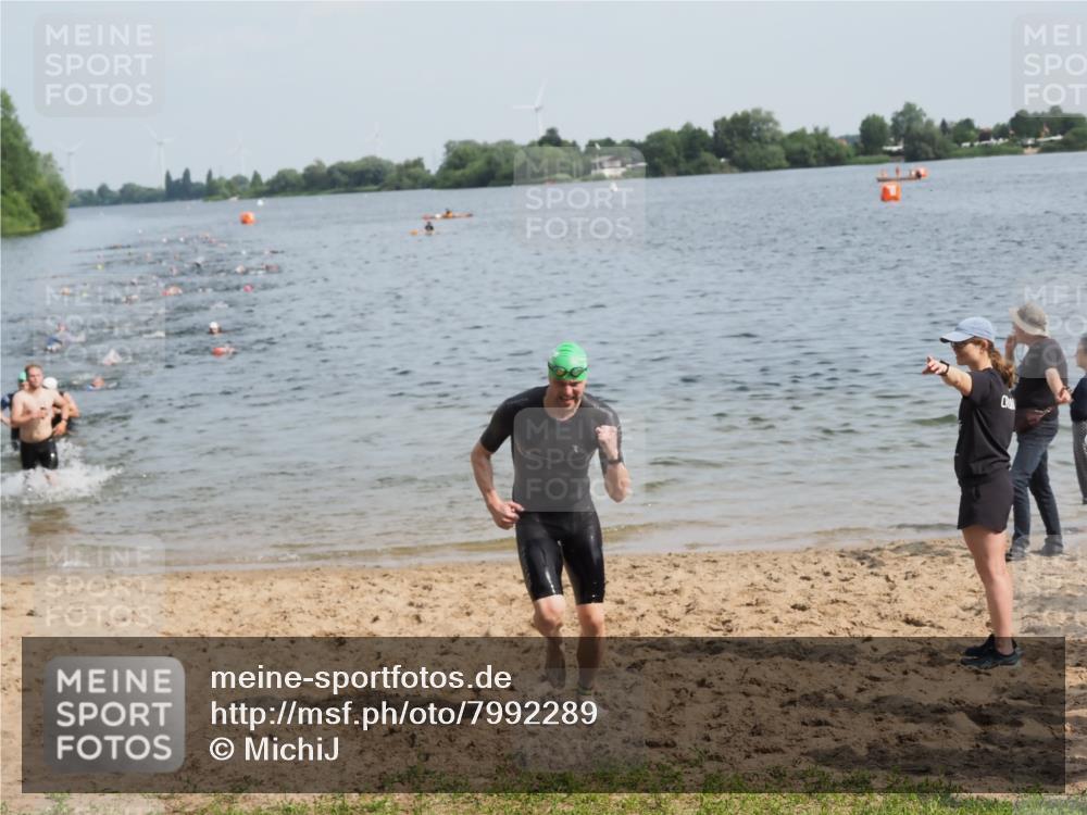 21.06.2025 - 27. Vierlanden-Triathlon MichiJ http://msf.ph/oto/7992289 15.06.2026 09:54:48 Schwimmen 294, 297, 319, 361 meine-sportfotos.de