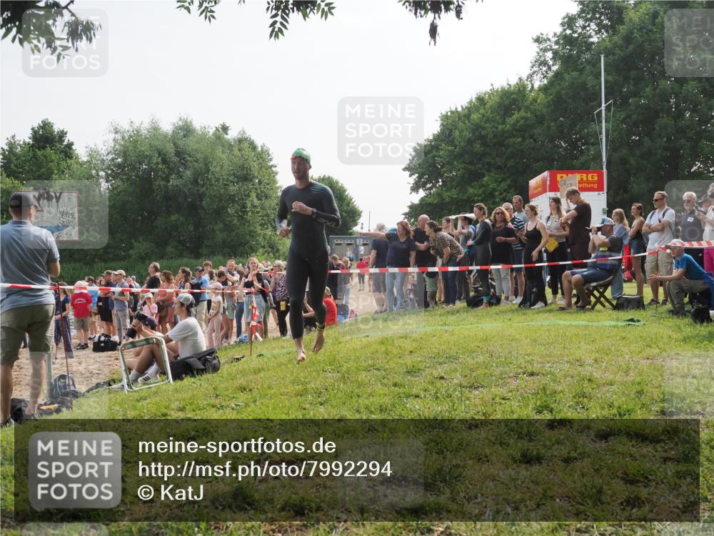 15.06.2025 - 27. Vierlanden-Triathlon KatJ http://msf.ph/oto/7992294 15.06.2025 09:52:49 Schwimmen 313 meine-sportfotos.de