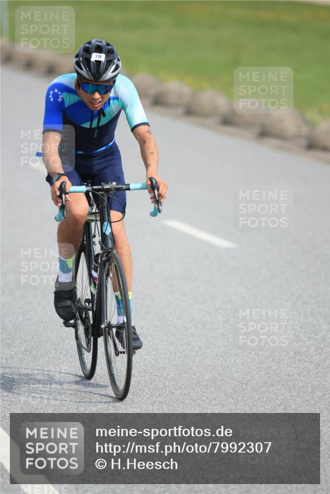15.06.2025 - 27. Vierlanden-Triathlon H.Heesch http://msf.ph/oto/7992307 15.06.2025 10:11:25 Radfahren 63, 70, 144, 215, 290 meine-sportfotos.de