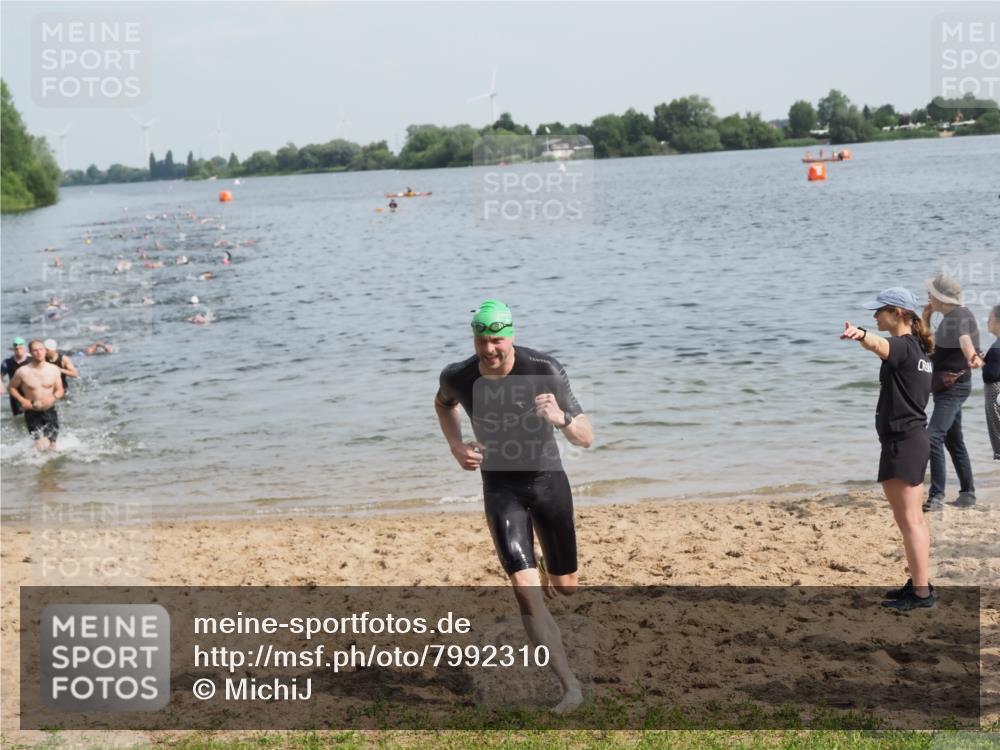 21.06.2025 - 27. Vierlanden-Triathlon MichiJ http://msf.ph/oto/7992310 15.06.2026 09:54:48 Schwimmen 294, 297, 319, 361 meine-sportfotos.de