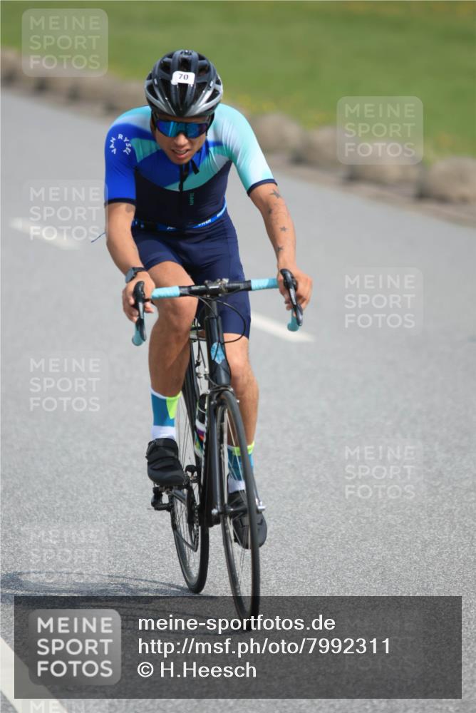 15.06.2025 - 27. Vierlanden-Triathlon H.Heesch http://msf.ph/oto/7992311 15.06.2025 10:11:25 Radfahren 63, 70, 144, 215, 290 meine-sportfotos.de